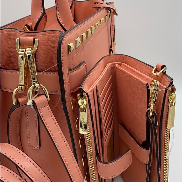 MICHAEL KORS RAYNE MD EW SATCHEL & WRISTLET SET - Picture 15 of 16